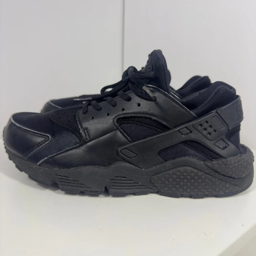 Nike Air Huarache Run Women Size 10 Triple Black Athletic Running Shoes Sneakers